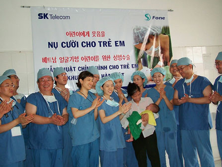 Dr. THO (on left), a doctor in Vietnam`s medical group who specialized in facial deformities in the Hanoi Military Hospital, and Rong Min Baek, president of `Smile for Children`, are shown.